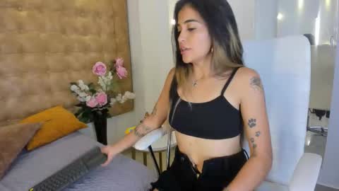 Snapshot of natalie_garciia chatting on 02.06.26 online show from 02.06.26