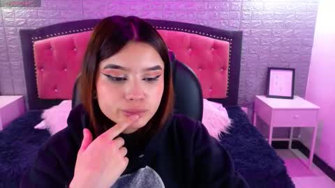 natalie  online show from 09.10.25