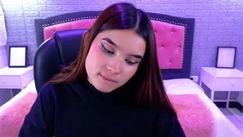 natalie  online show from 10.04.25