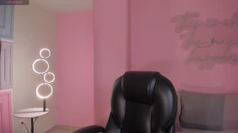 Snapshot of natalielewis_ chatting on 06.11.26 Natalie Lewis online show from 06.11.26