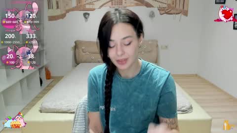 Snapshot of natalimillers chatting on 12.24.24 Natali online show from 12.24.24