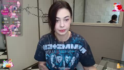 Snapshot of natalimillers chatting on 12.30.24 Natali online show from 12.30.24
