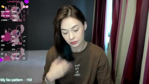 Snapshot of natalimillers chatting on 10.19.25 Natali online show from 10.19.25