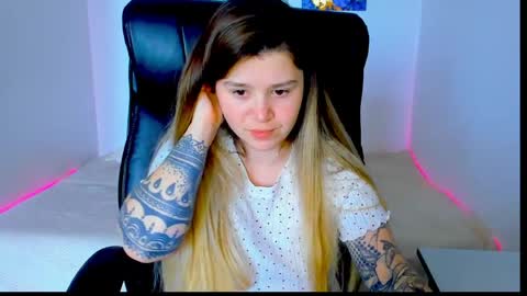 Snapshot of natalisecret chatting on 05.16.26 natalisecret online show from 05.16.26
