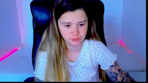 Snapshot of natalisecret chatting on 05.28.26 natalisecret online show from 05.28.26