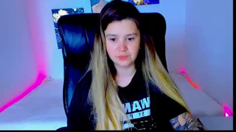 Snapshot of natalisecret chatting on 06.19.26 natalisecret online show from 06.19.26