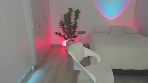 Snapshot of nataly_05 chatting on 02.14.26 anatalybee online show from 02.14.26