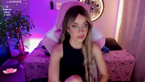 Snapshot of nataly_29 chatting on 06.14.26 MissNatis online show from 06.14.26
