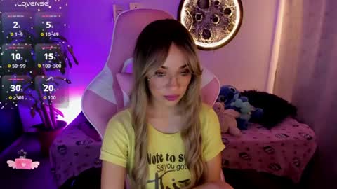 Snapshot of nataly_29 chatting on 06.17.26 MissNatis online show from 06.17.26