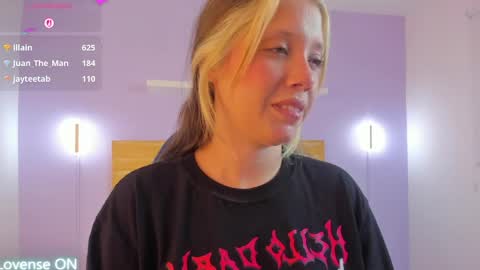 Snapshot of nataly_rodri chatting on 05.15.26 Nataly online show from 05.15.26