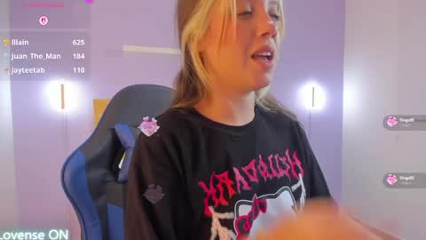 Snapshot of nataly_rodri chatting on 05.15.26 Nataly online show from 05.15.26