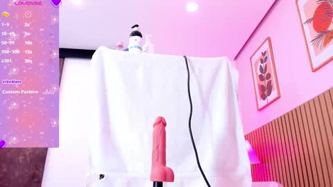 Snapshot of nataly_thierry chatting on 11.18.25 Nataly online show from 11.18.25