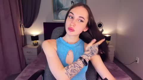 Snapshot of natalyfreman chatting on 12.17.24 Nataly online show from 12.17.24