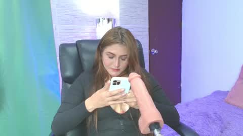 Snapshot of natasharobbins chatting on 09.25.25 online show from 09.25.25