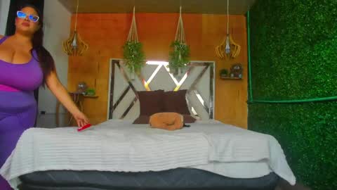 Snapshot of nathalia_correa chatting on 05.25.26 nathalia_correa online show from 05.25.26