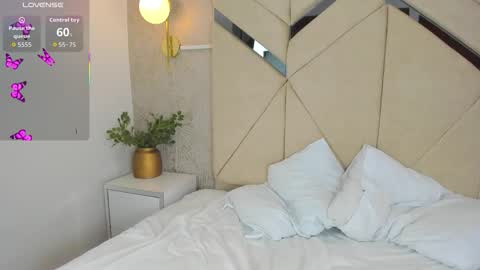 Nathalie Ross online show from 12.04.25