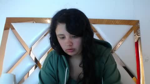 Snapshot of nathaly_low chatting on 04.06.26 nathaly low online show from 04.06.26