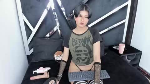 Snapshot of natsumiht chatting on 10.14.25 natsumiht online show from 10.14.25