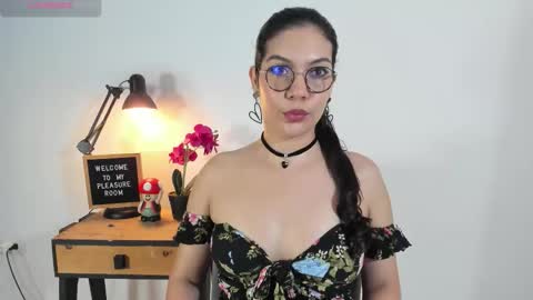 Snapshot of nattytrainor chatting on 02.12.26 Natty Trainor online show from 02.12.26