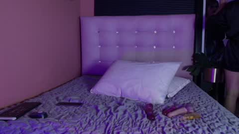 Gwen  online show from 12.06.24