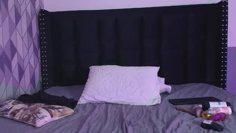 Gwen  online show from 12.25.24