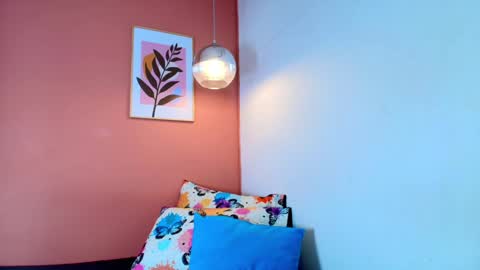 Gwen  online show from 01.14.25