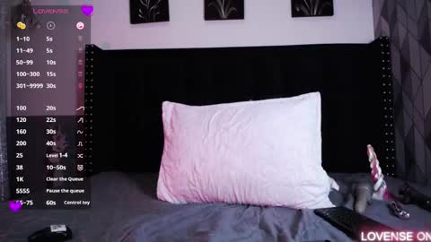 Gwen  online show from 03.11.25