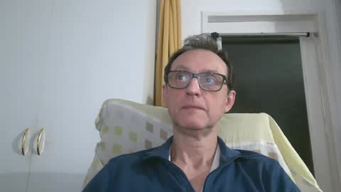 Snapshot of naturista25 chatting on 12.18.25 naturista25 online show from 12.18.25