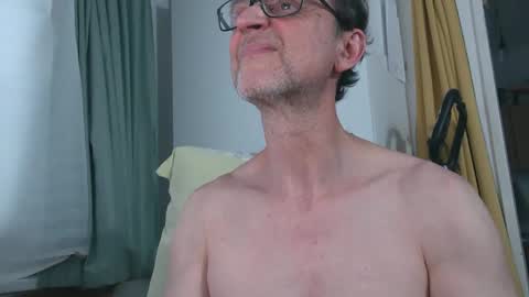 Snapshot of naturista25 chatting on 05.25.26 naturista25 online show from 05.25.26