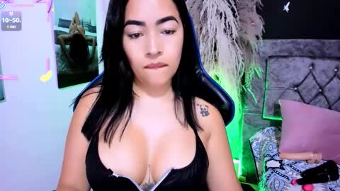Snapshot of naty_07 chatting on 11.11.25 Natalia online show from 11.11.25