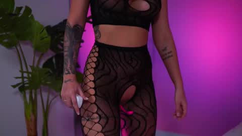 Snapshot of natydesiree chatting on 02.12.25 Naty online show from 02.12.25