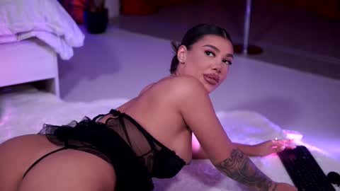 Snapshot of natydesiree chatting on 12.22.25 Naty online show from 12.22.25