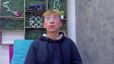 Christopher  Chris online show from 03.21.26