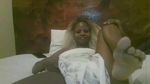 Snapshot of naughty_babe000 chatting on 05.16.26 alisha online show from 05.16.26