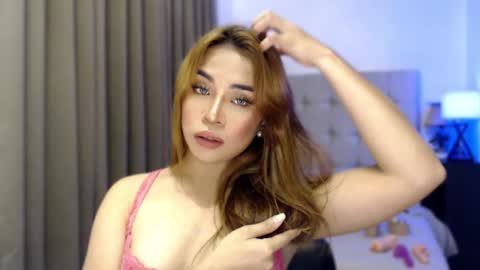 Snapshot of naughty_dreamerxxx chatting on 04.22.26 Queen Jess online show from 04.22.26
