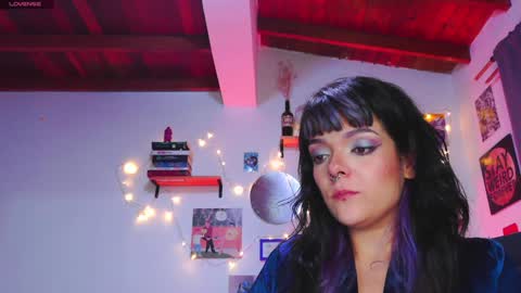 Snapshot of naughty_em_17 chatting on 01.18.25 Em please help me reach 100 thumbs up 3 online show from 01.18.25