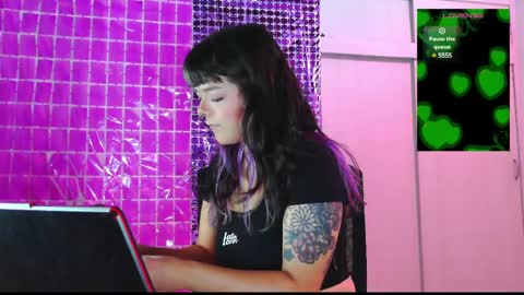 Snapshot of naughty_em_17 chatting on 03.06.25 Em please help me reach 100 thumbs up 3 online show from 03.06.25