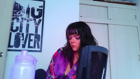 Snapshot of naughty_em_17 chatting on 09.16.25 Em please help me reach 100 thumbs up 3 online show from 09.16.25