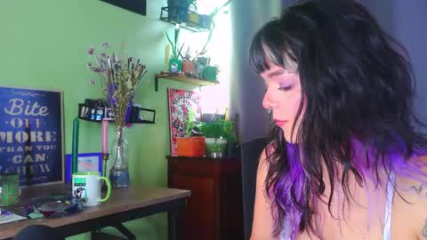 Snapshot of naughty_em_17 chatting on 09.28.25 Em please help me reach 100 thumbs up 3 online show from 09.28.25