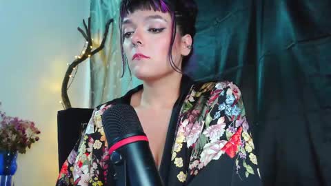 Snapshot of naughty_em_17 chatting on 06.08.26 Em please help me reach 100 thumbs up 3 online show from 06.08.26