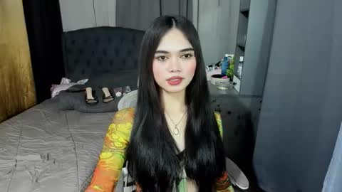 Snapshot of naughty_emmats chatting on 04.25.26 emma online show from 04.25.26