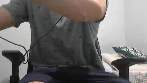 Snapshot of naughty_enzo chatting on 03.08.25 Enzo online show from 03.08.25