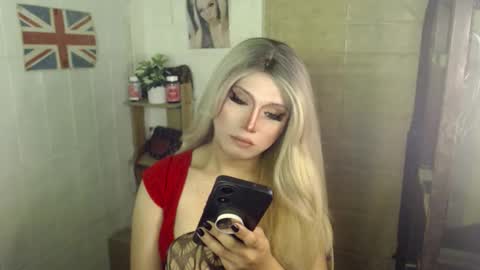 Snapshot of naughty_kim20 chatting on 10.18.25 alexa online show from 10.18.25