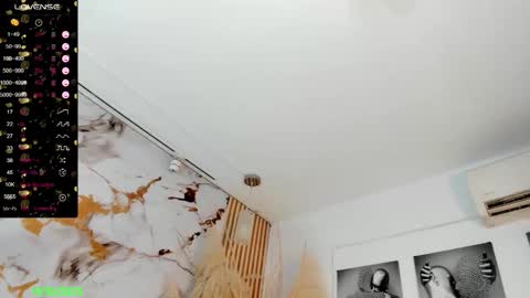 Snapshot of naughty_lizeth chatting on 10.19.25 lizeth online show from 10.19.25
