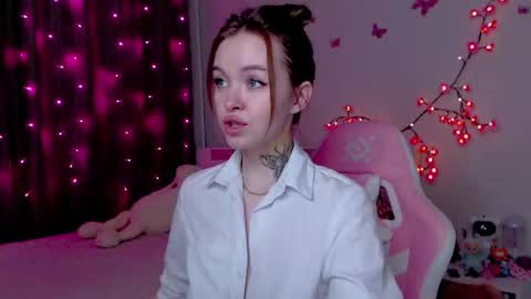 Snapshot of naughty_mablee chatting on 10.12.25 Mable online show from 10.12.25