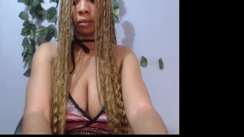 Snapshot of naughty_xxbunny chatting on 02.19.25 beauty online show from 02.19.25