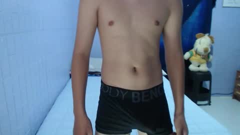 Snapshot of naughtyboytoni chatting on 10.01.25 naughtyboytoni online show from 10.01.25