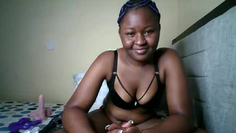 Snapshot of naughtybrownny chatting on 06.10.26 MUMU online show from 06.10.26