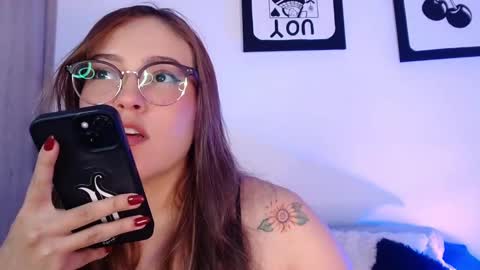 LANAindependent model online show from 09.18.25