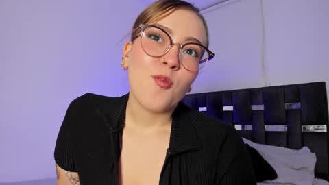 LANAindependent model online show from 10.29.25